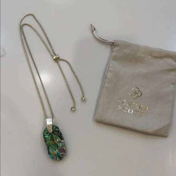 Kendra Scott Iridescent long Green Pendant Necklace with original bag - Picture 3 of 8